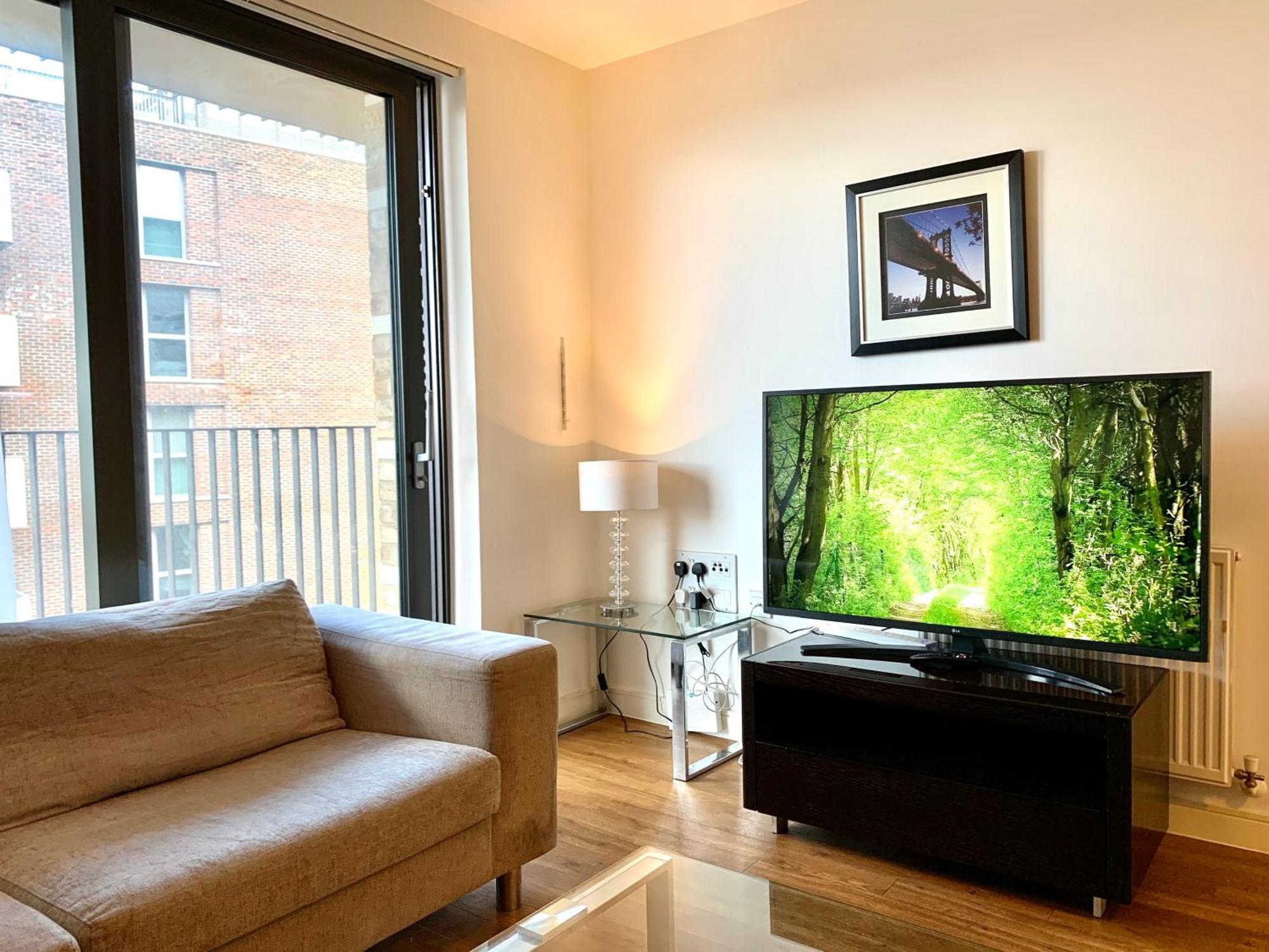 Apartment Excel 2 Bedrooms 2 Bath, Parking, Supper Wifi, Dockland, O2 Arena, Cable Car *