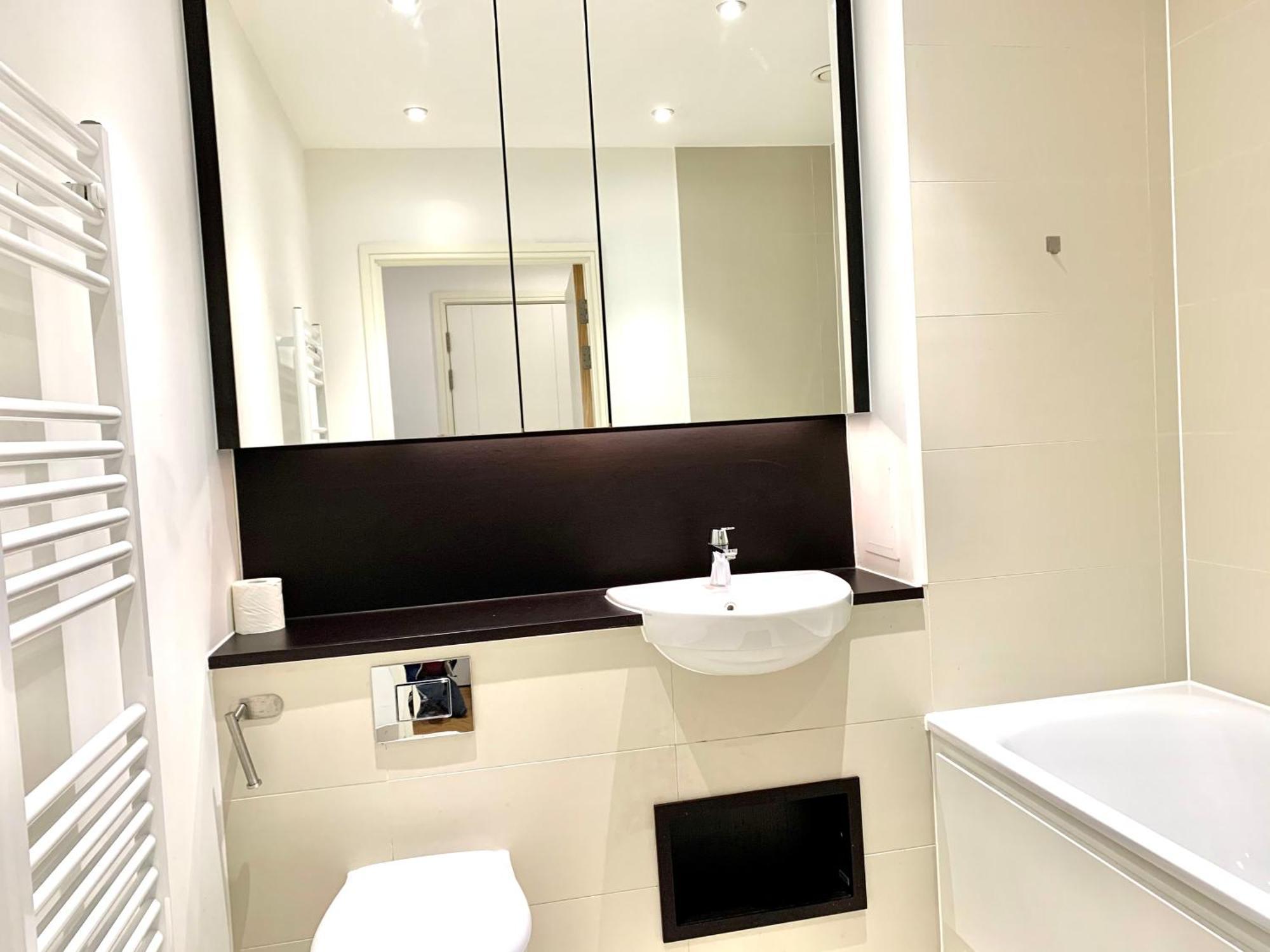 Excel 2 Bedrooms 2 Bath, Parking, Supper Wifi, Dockland, O2 Arena, Cable Car Apartment London