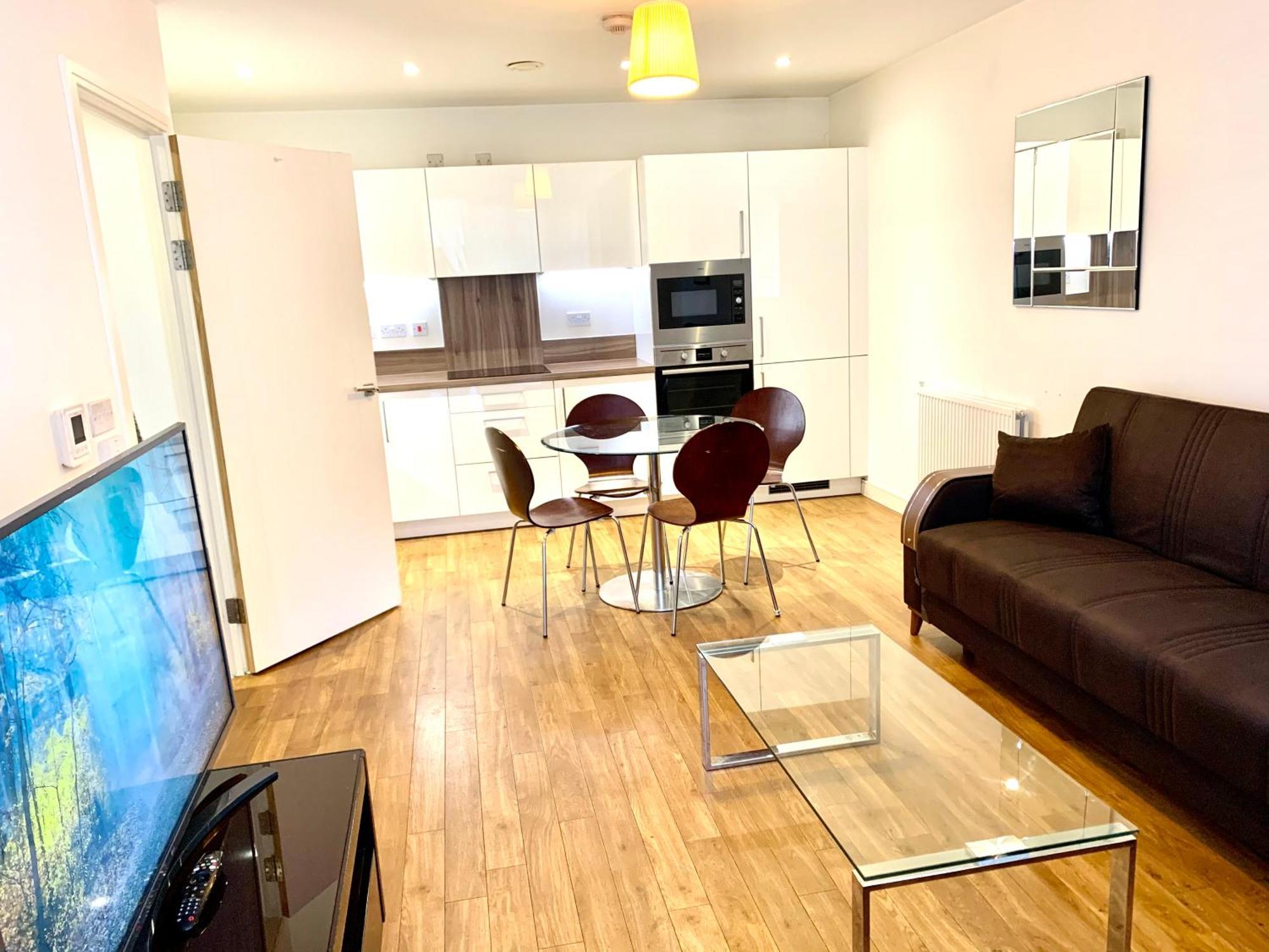 Apartment Excel 2 Bedrooms 2 Bath, Parking, Supper Wifi, Dockland, O2 Arena, Cable Car London